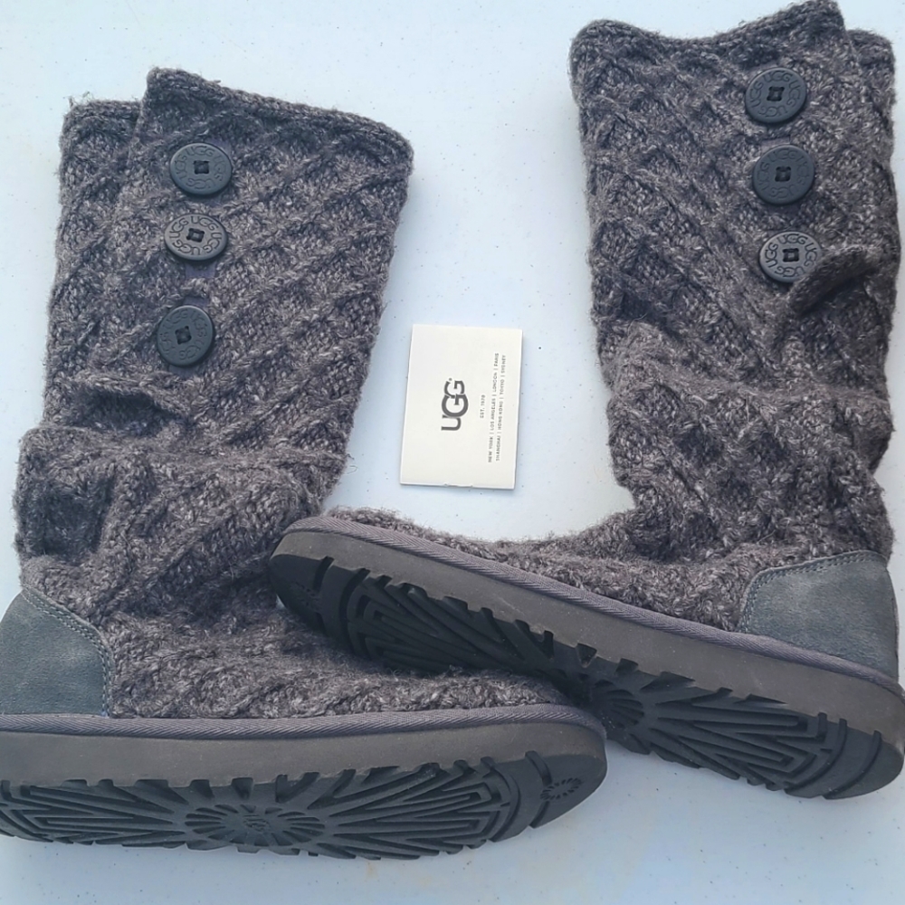 UGG boots - Picture 1 of 5